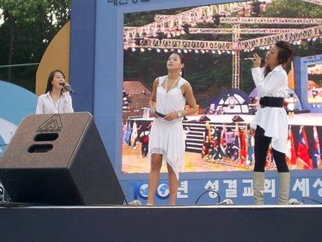 한때는 10대 솔로여가수 유망주였지만 1년차이로 함께 하늘나라로 떠나게 된 동갑내기 친구.jpg | 인스티즈