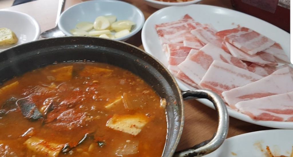 이태원에 냉삼먹으러 갔다가 유재석(선배)만났는데...역시... | 인스티즈