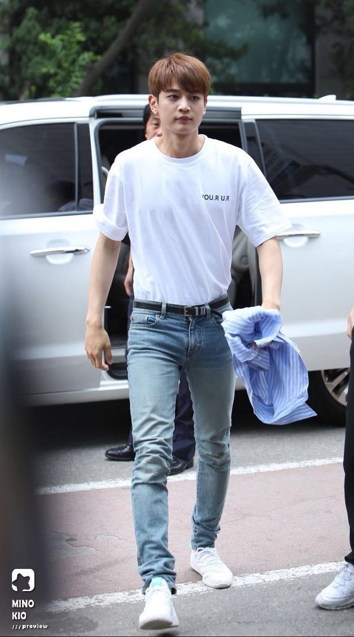 [샤이니] 화이트티셔츠를 입은 민호 | 인스티즈