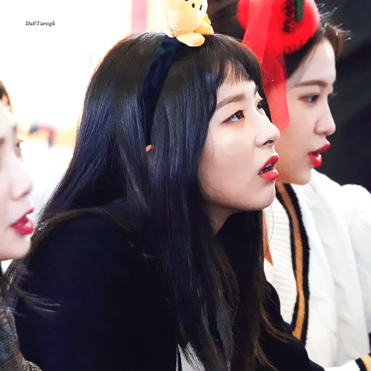 [레드벨벳] 팬 싸인회 머리띠한 곰슬기.jpgif | 인스티즈