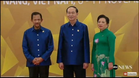 11/10 APEC 갈라 만찬에 참석한 문재인 대통령 | 인스티즈