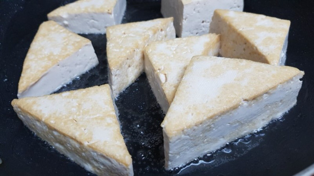 북한의 인기 길거리 음식 두부밥.jpg | 인스티즈