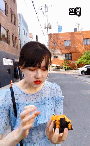 배가 많이 고팠던 여자친구 예린이 .gif | 인스티즈