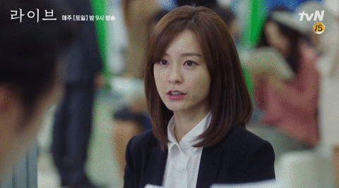 면접보다 빡쳐서 나가는 정유미.gif | 인스티즈
