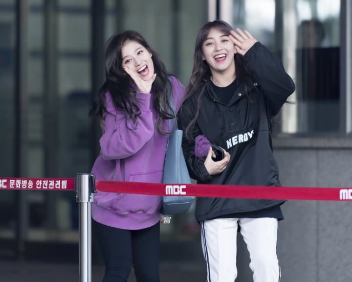 오겡끼데스까 재연하는 지효 사나.jpg | 인스티즈