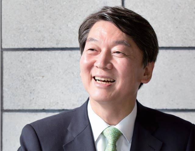 북한도 미국도 설득하는데 성공한 문재인이 설득실패한 사람.jpg | 인스티즈