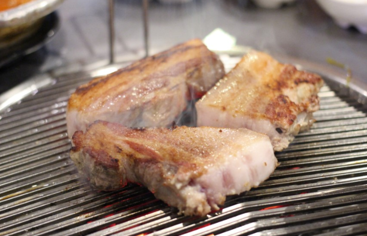 맛집 없기로 소문난 분당에서 줄 서 먹는 돼지고기집.jpg | 인스티즈