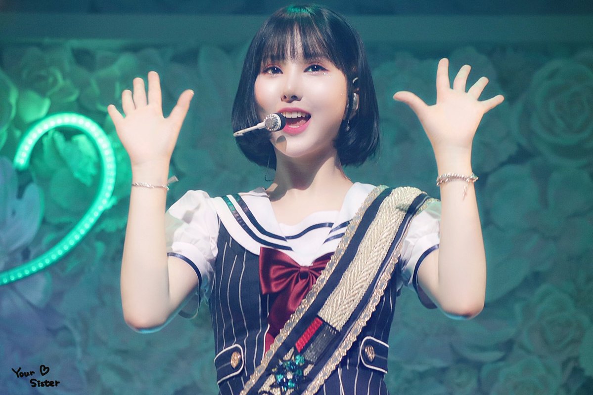 근무 중 할 일이 없어서 여자친구 은하.jpgif | 인스티즈