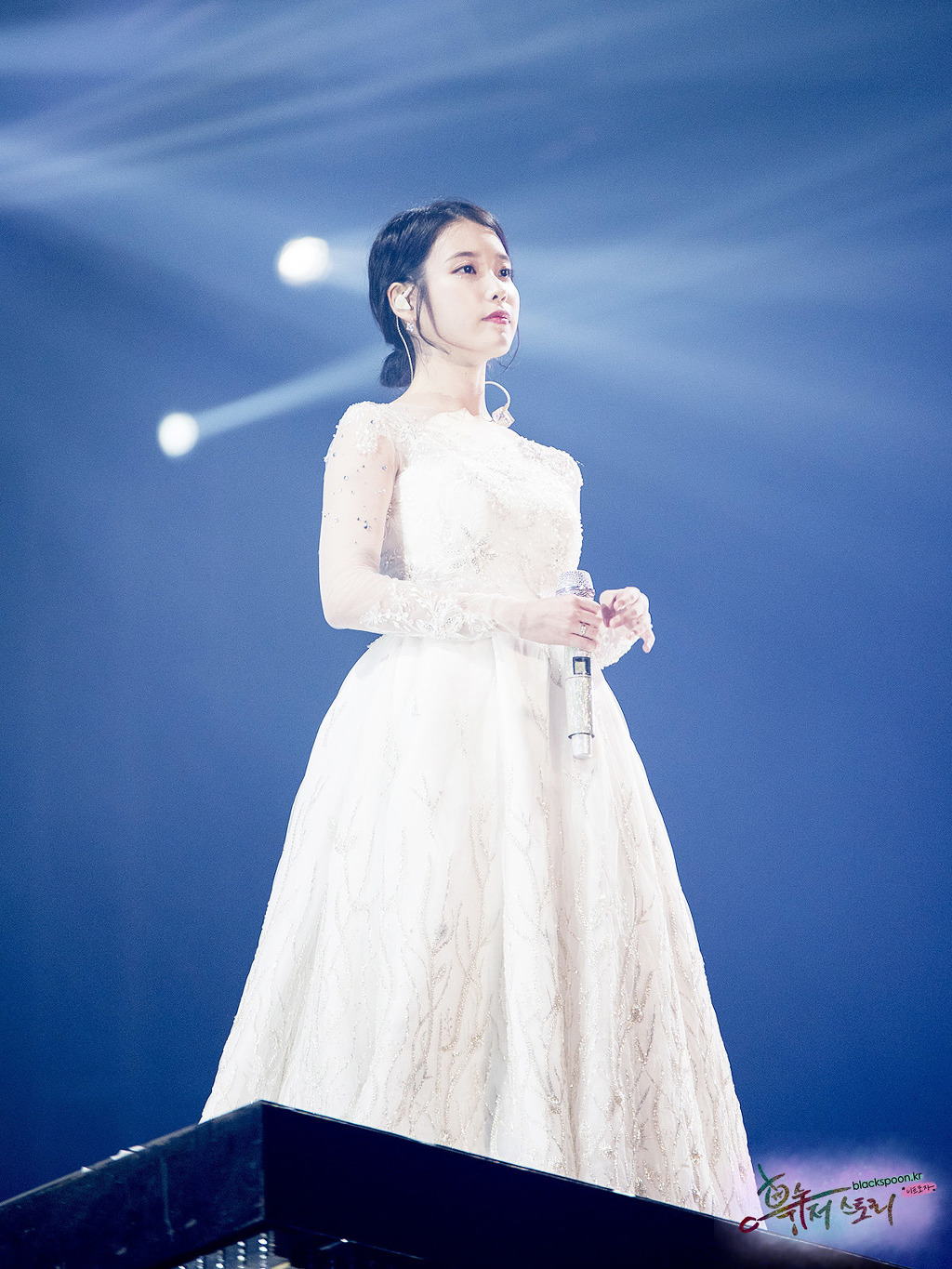 섹시함과 아름다움이 공존하는 광주콘서트 아이유.jpg | 인스티즈