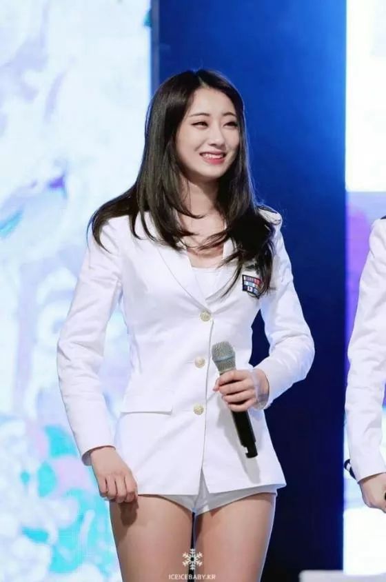 제복입은 여아이돌 | 인스티즈