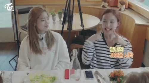 맏언니한테 유독 강한 트와이스 막내 쯔위.gif | 인스티즈