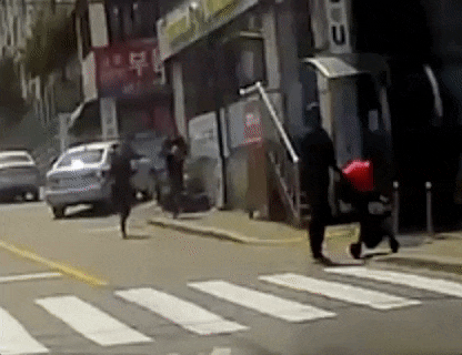 큰 사고로 이어질뻔한 상황.gif | 인스티즈