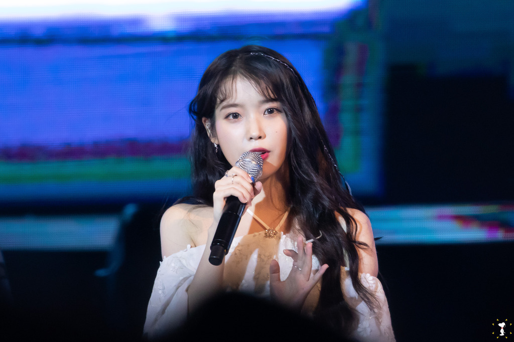 190517 아이유 dlwlrma - 금요일에 만나요 + 삐삐 + 봄 사랑 벚꽃 말고 + 너의 의미 + 좋은 날+ 레옹 + 팔레트 + 밤편지 연세대 아카라카 | 인스티즈