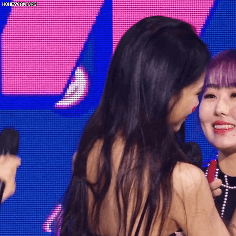2년 4개월만에 음방 1위를 차지한 러블리즈 | 인스티즈