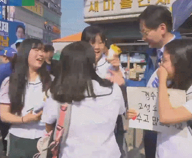 얼굴 패권은 나이를 가리지 않는다.gif | 인스티즈