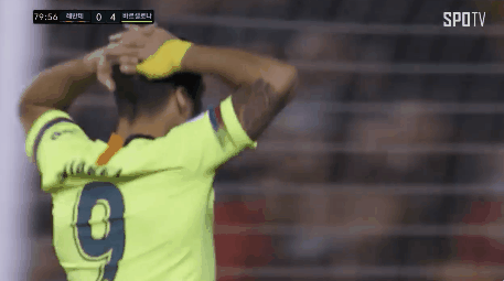 아이고 정남아 어데서 시골 스트라이커를 데꼬 왔노.gif | 인스티즈