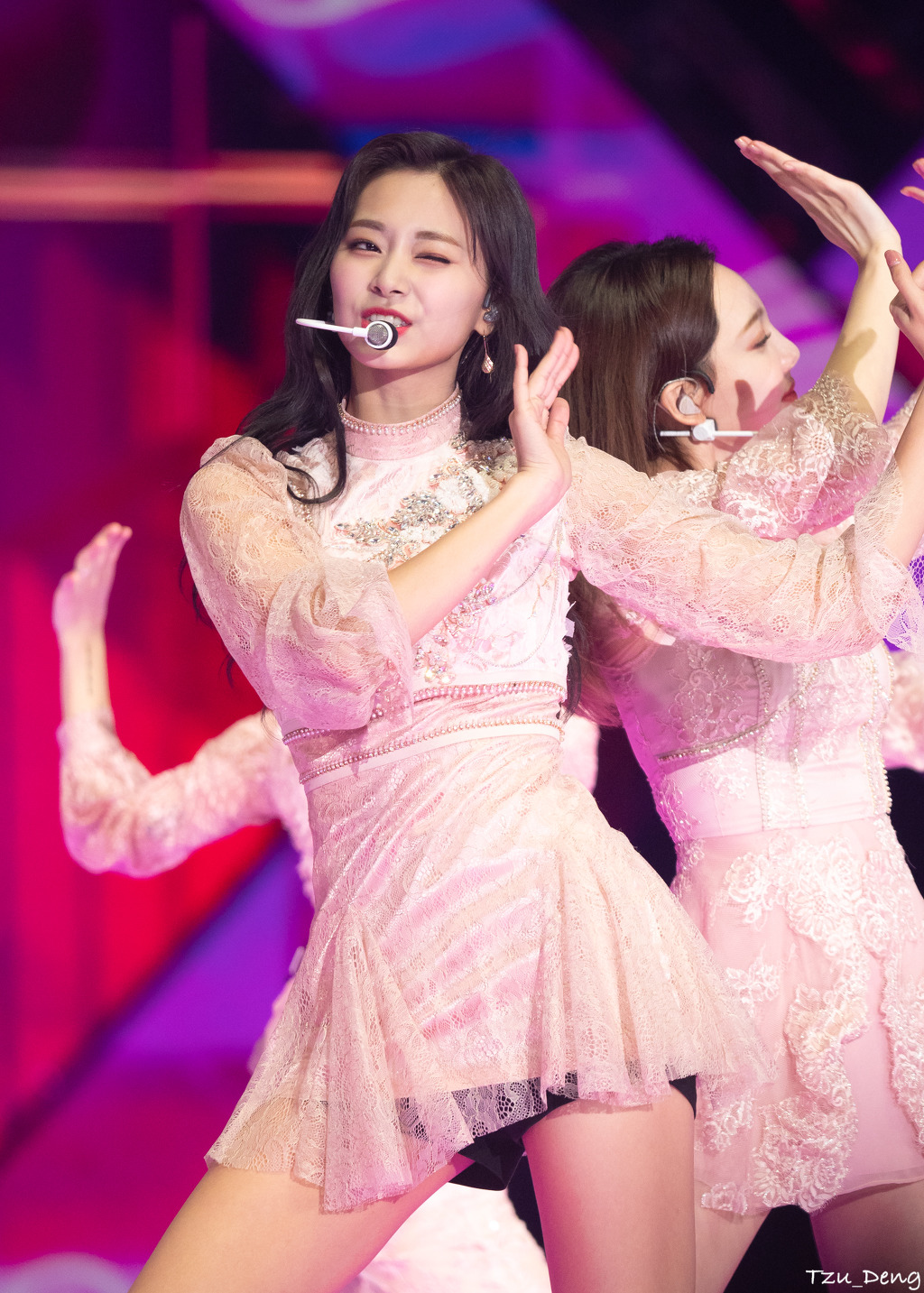 어제 골든디스크어워즈 트와이스 쯔위의 미모ㄷㄷㄷ.jpgif | 인스티즈