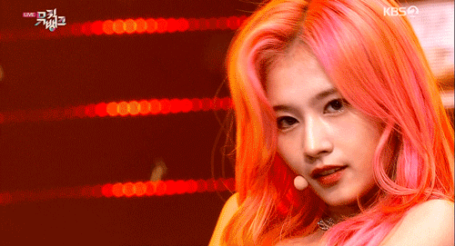 여전히 사람홀리는 사나의 눈빛ㄷㄷㄷ.gif | 인스티즈