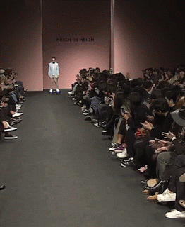 역대급 피날레를 장식한 디자이너.gif | 인스티즈