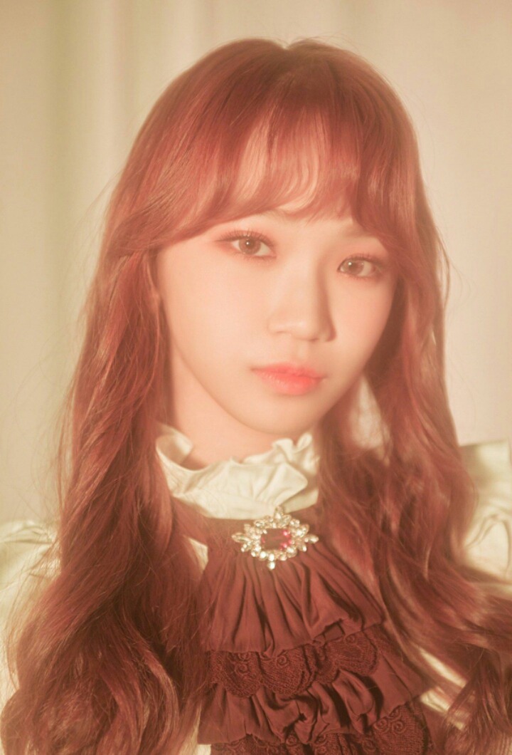아이즈원 비쥬얼이 돋보이는 장미 컨셉 사진들 | 인스티즈